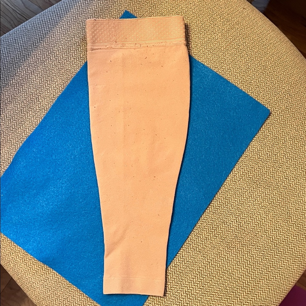Juzo flesh tone nude beige lymphedema arm compression sleeve size II Small VGUC